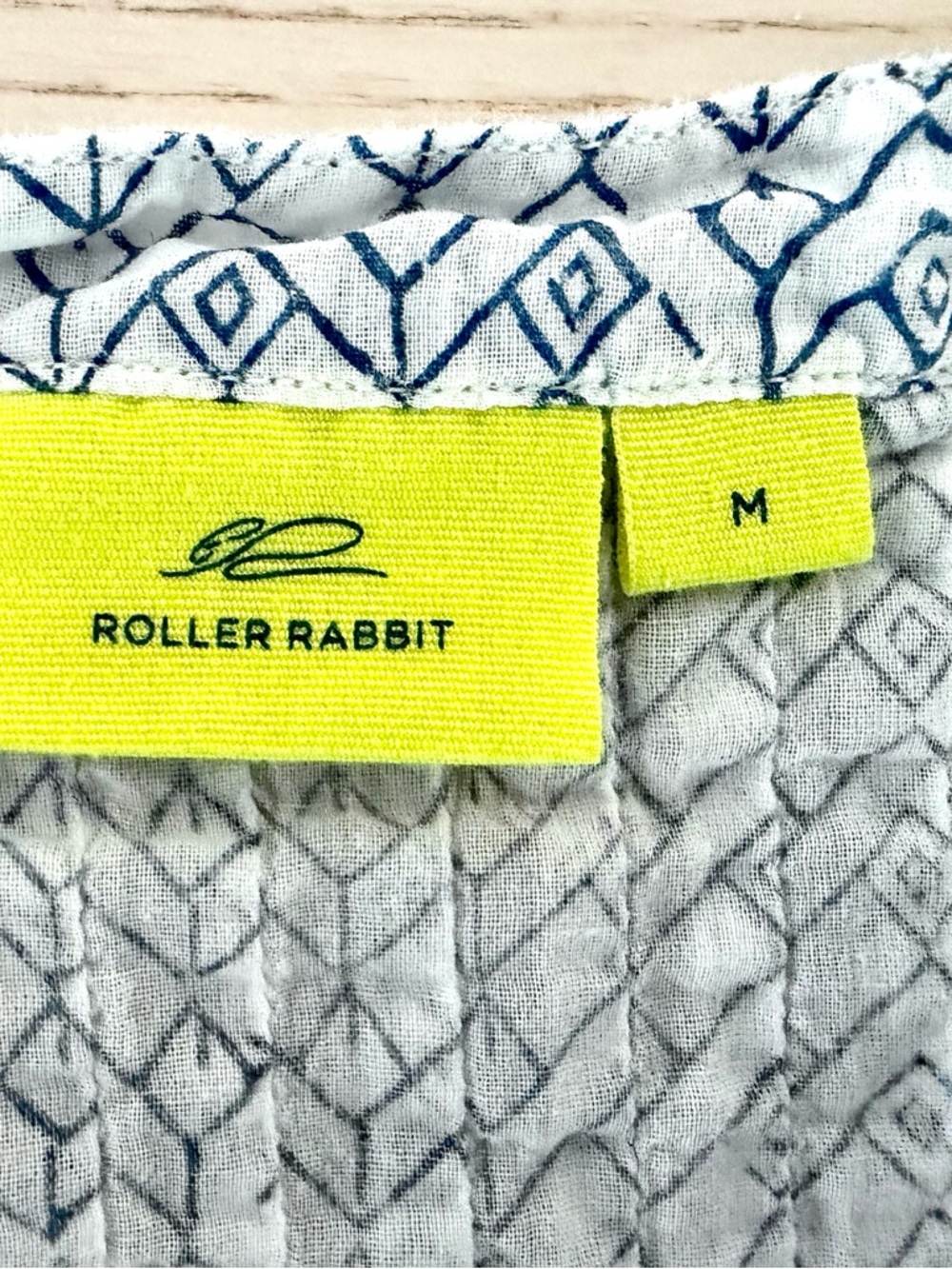 Roller Rabbit Blue and White Cotton Patterned V-Neck Tunic Top, Medium - Picture 5 of 5